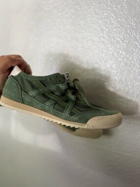 Sam Edelman Green Suede & Mesh Low-Top Sneaker
